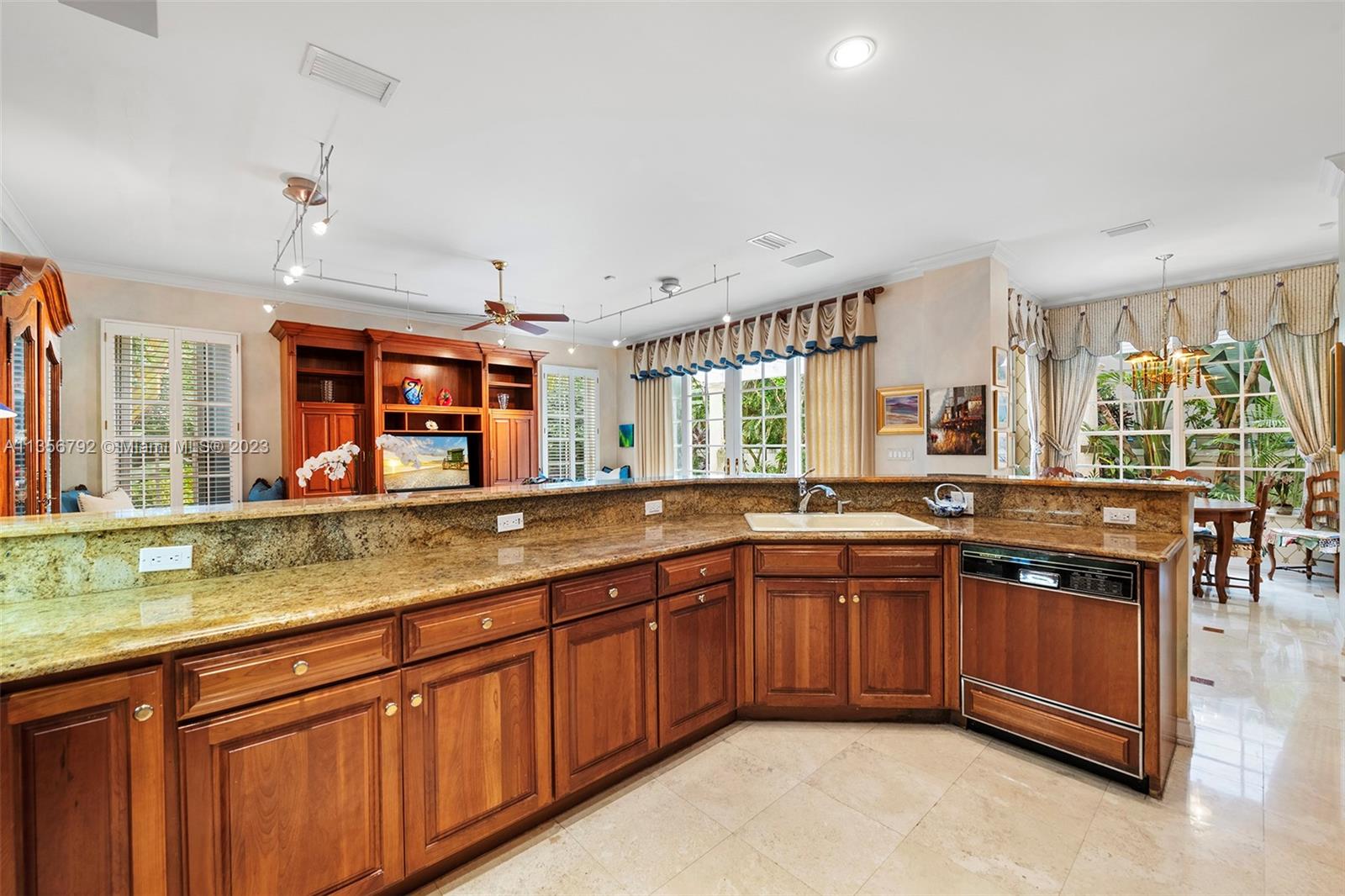 UNIVERSITY PLACE - Residential