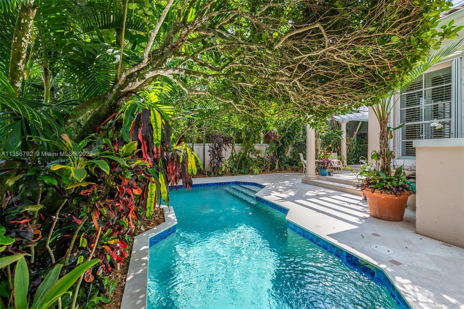 UNIVERSITY PLACE - Residential