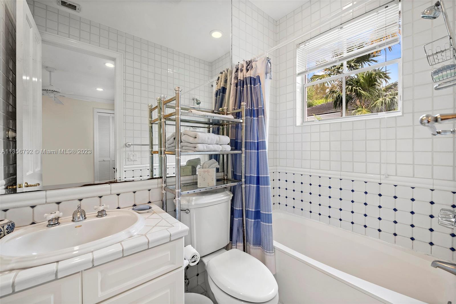 UNIVERSITY PLACE - Residential