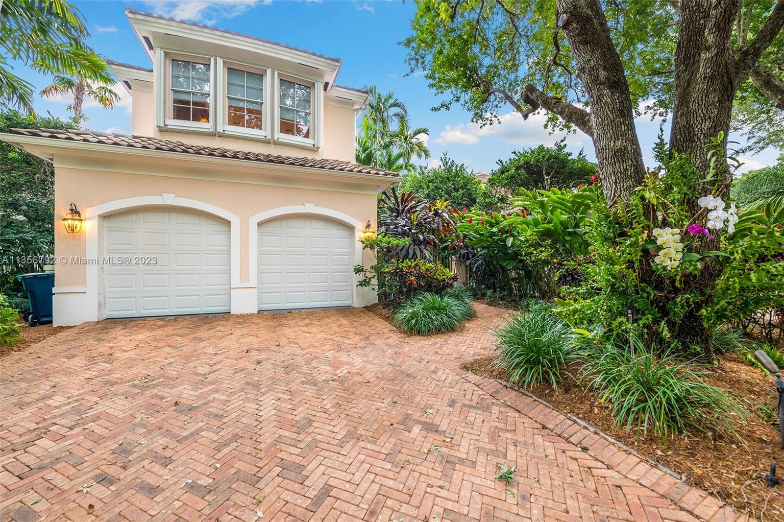 UNIVERSITY PLACE - Residential