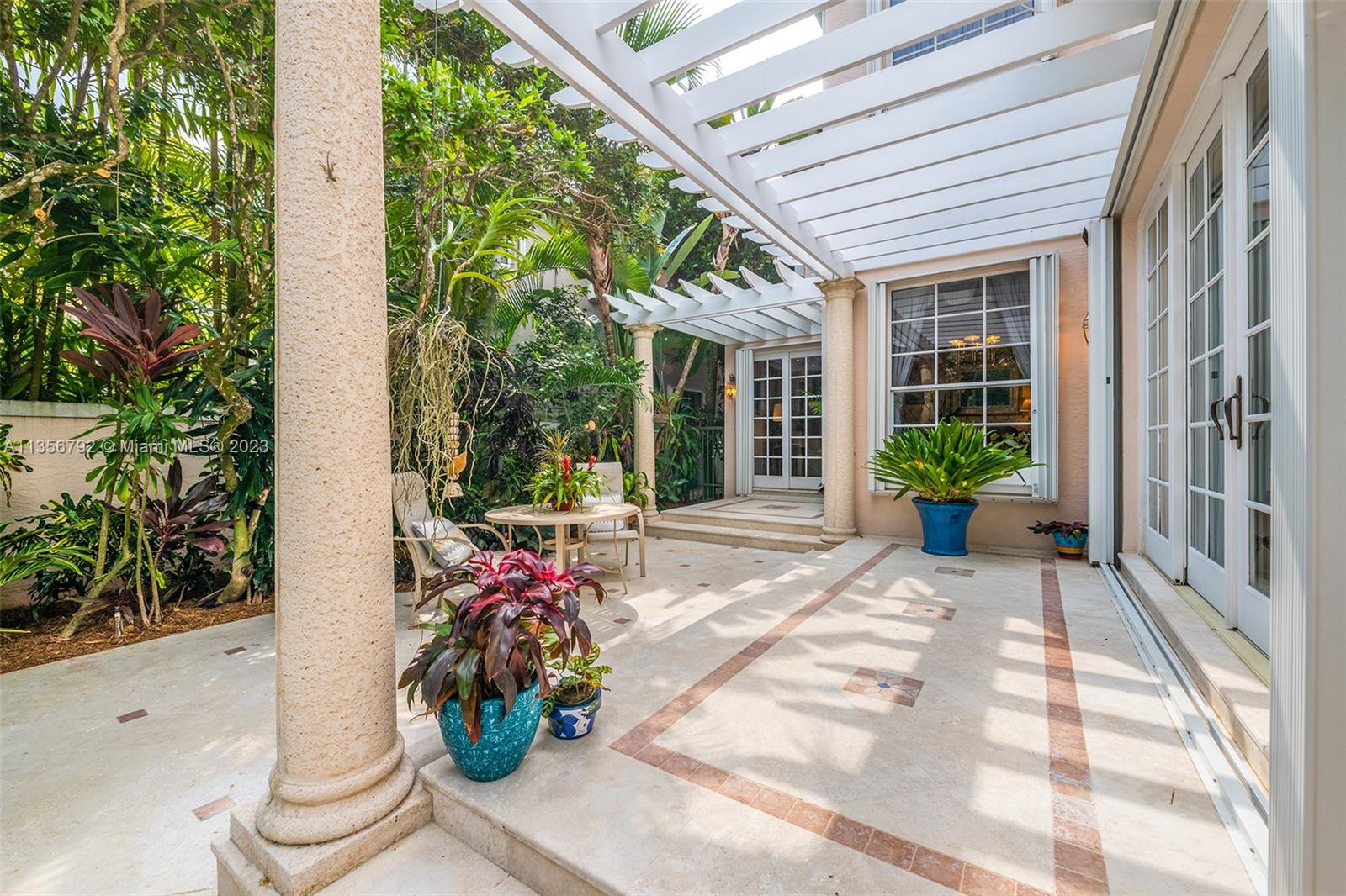 UNIVERSITY PLACE - Residential