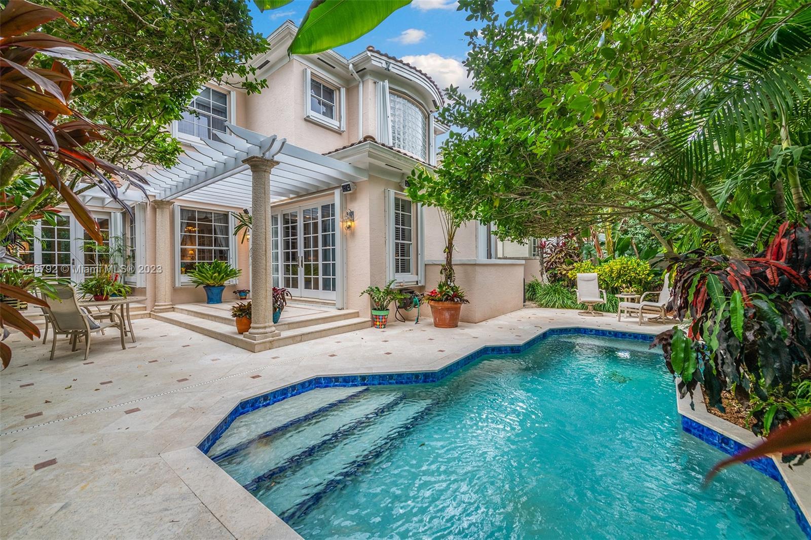 UNIVERSITY PLACE - Residential