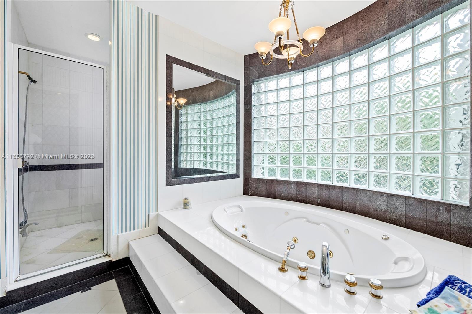 UNIVERSITY PLACE - Residential