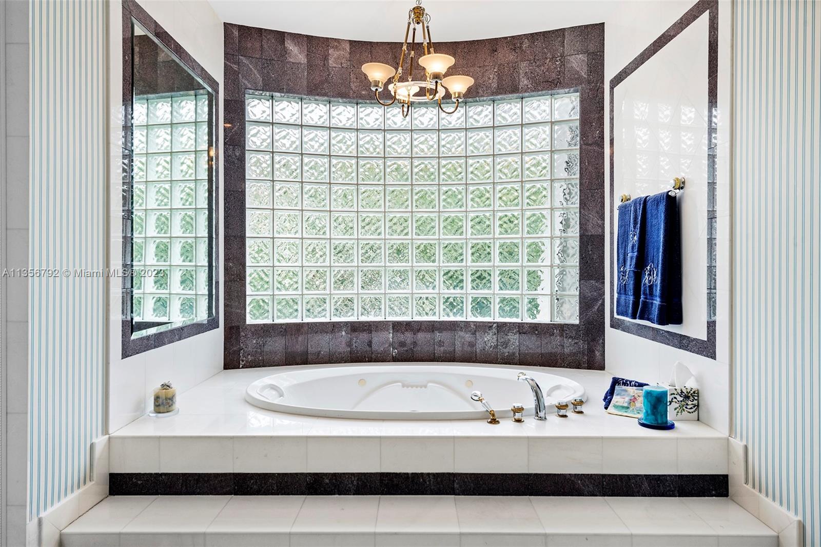 UNIVERSITY PLACE - Residential