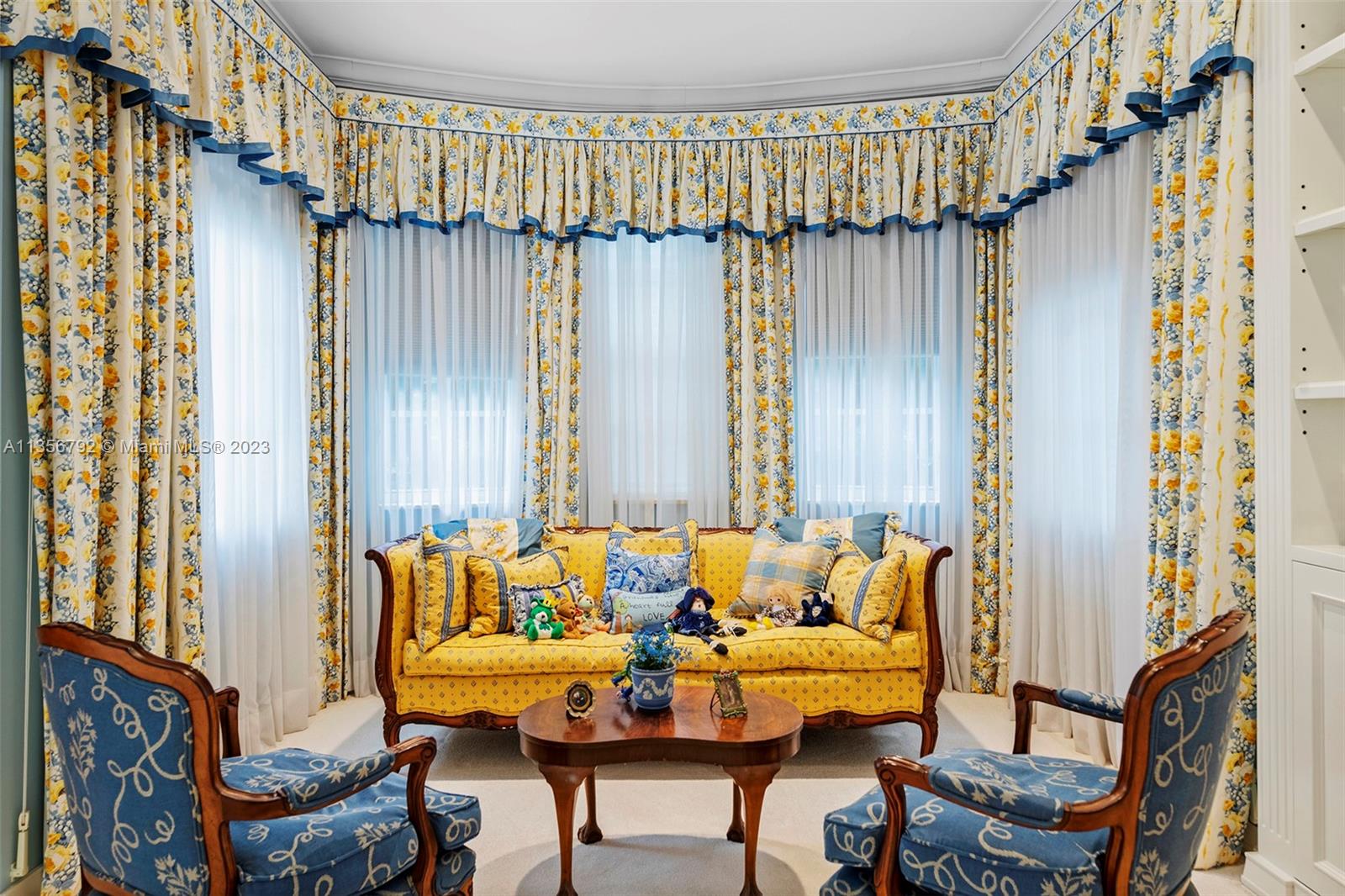 UNIVERSITY PLACE - Residential