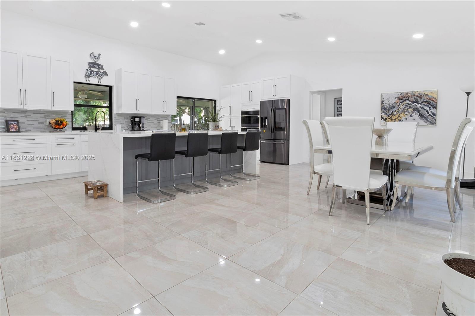 8022 NW 84th Ter, Tamarac, FL, 33321/$749,000 4 8022 NW 84th Ter