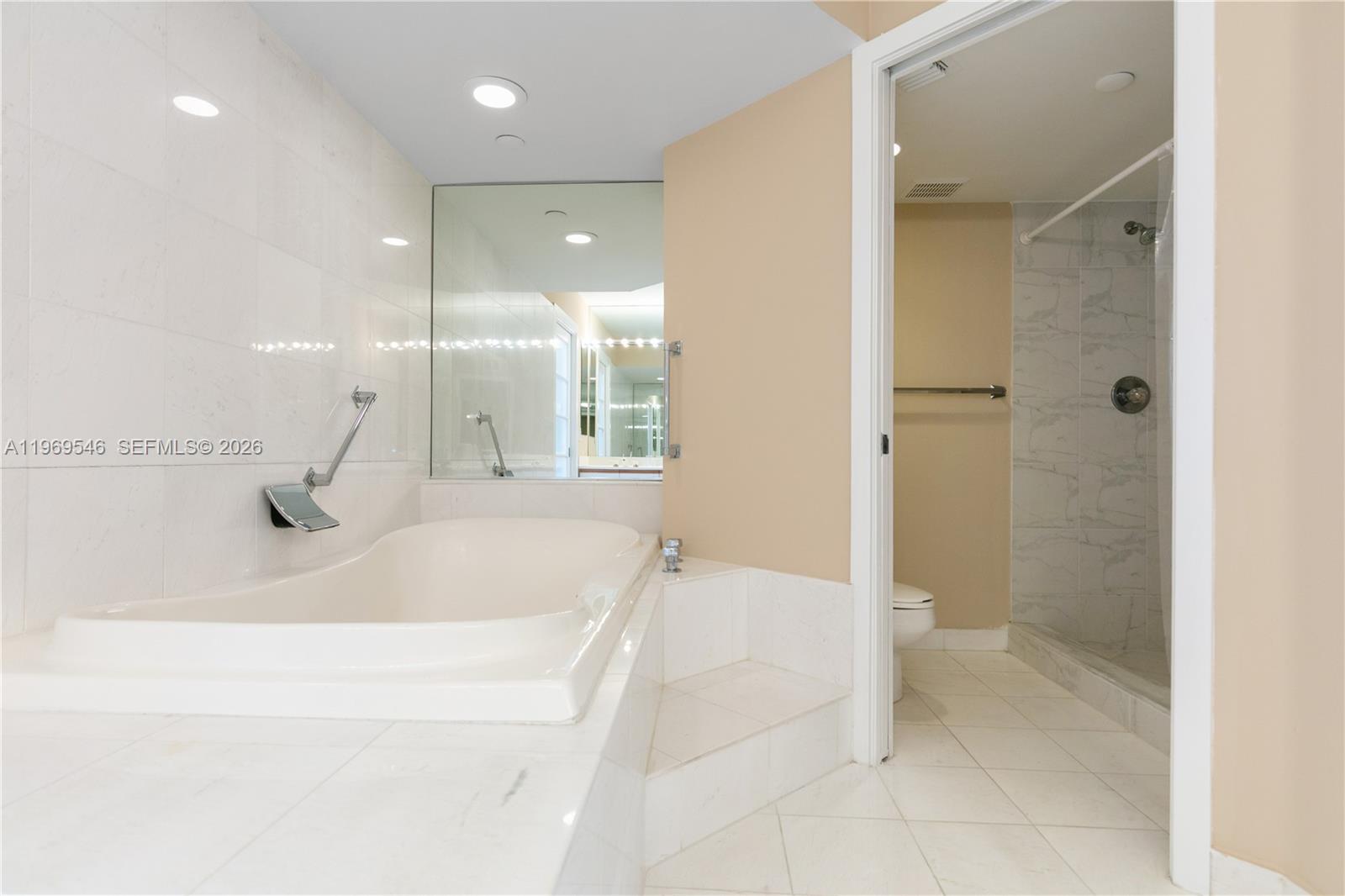 MYSTIC POINTE TOWER 400 C - Residential