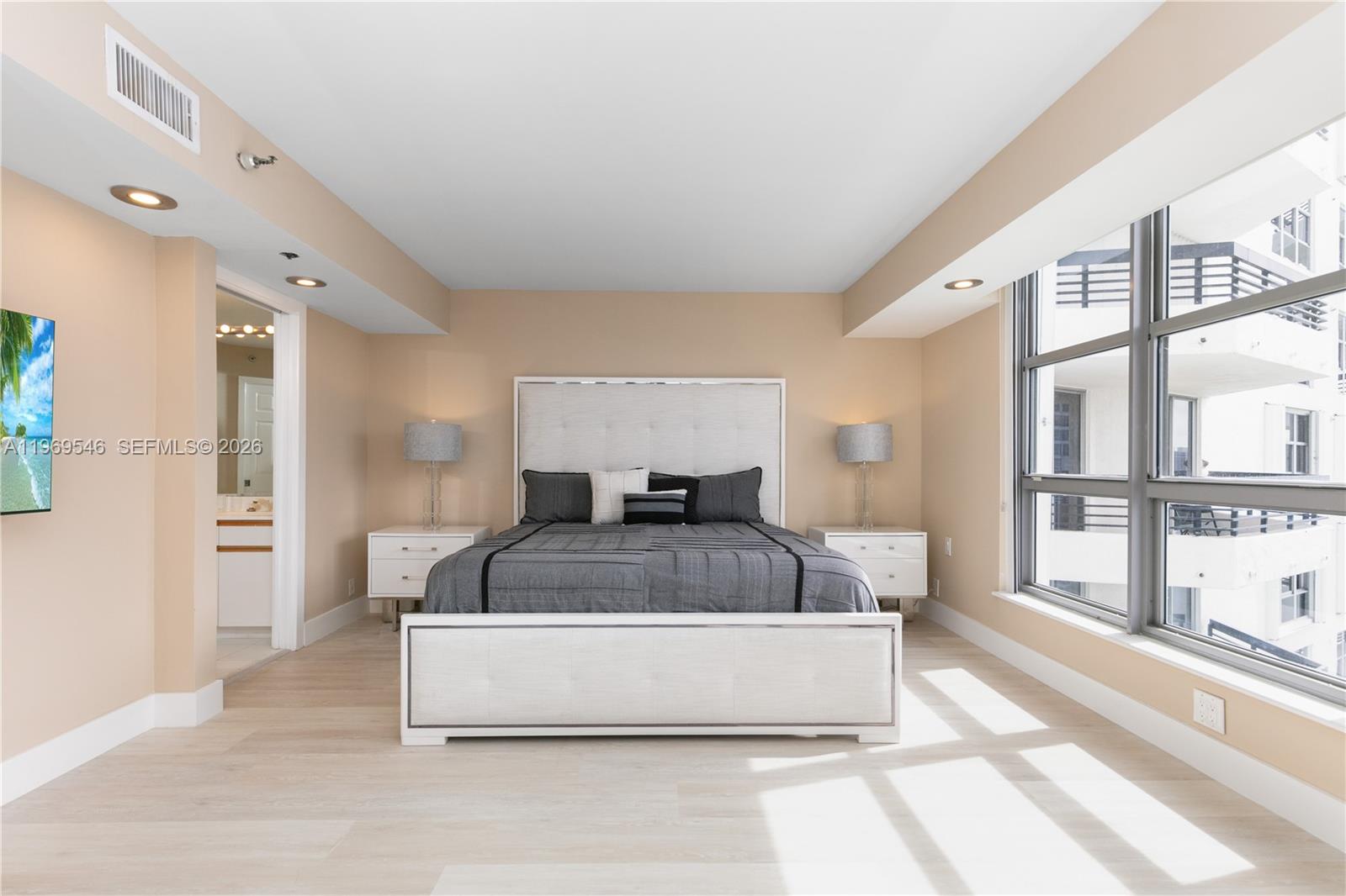 MYSTIC POINTE TOWER 400 C - Residential