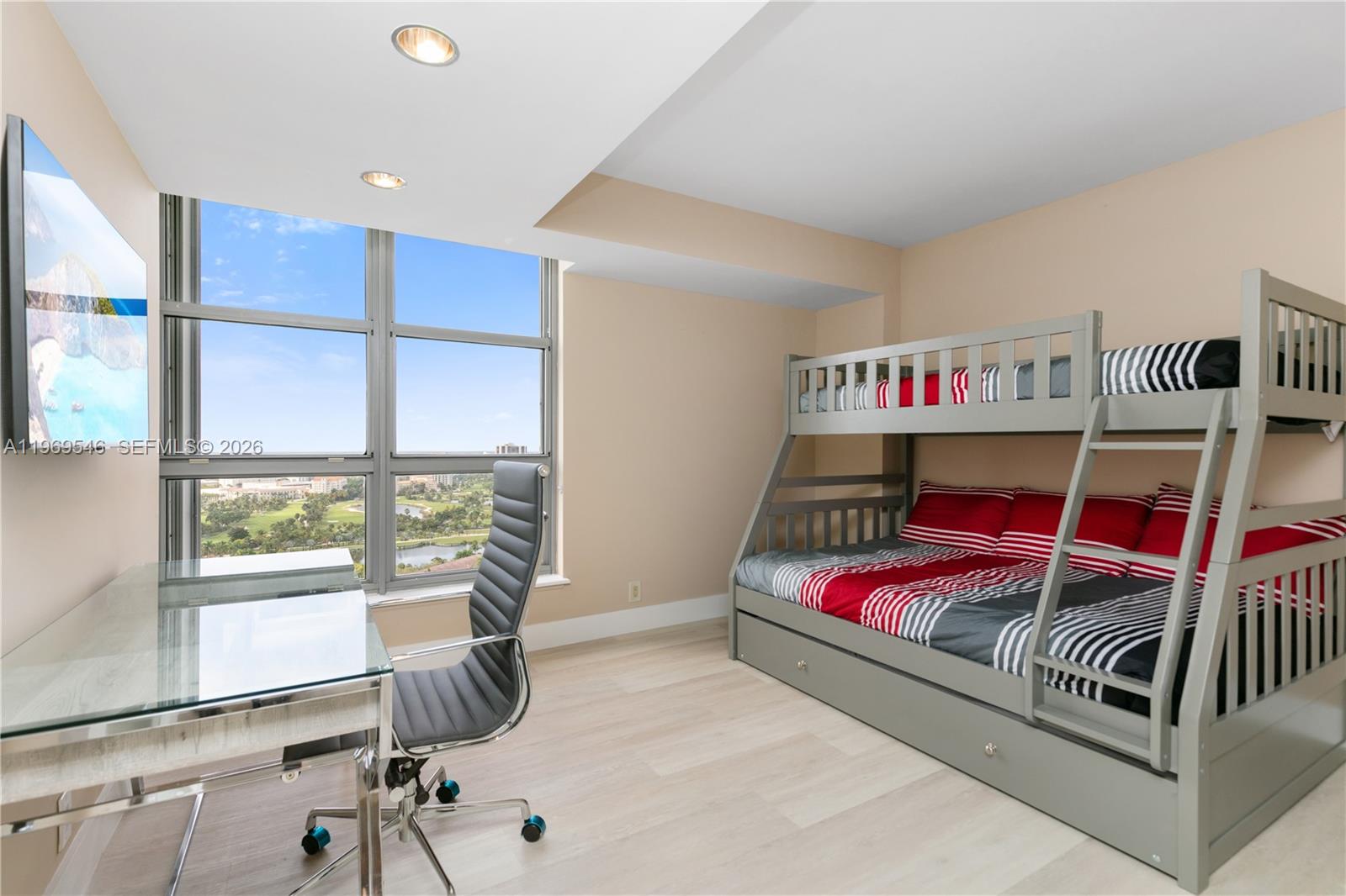 MYSTIC POINTE TOWER 400 C - Residential