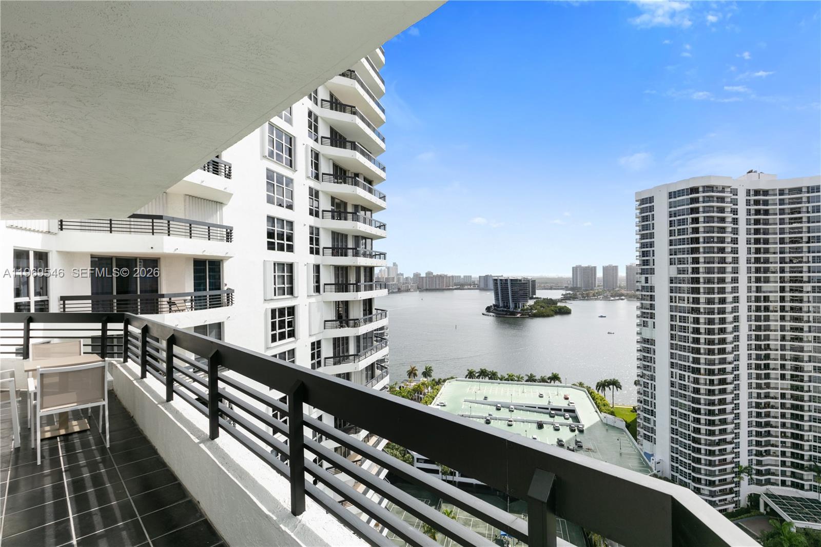 MYSTIC POINTE TOWER 400 C - Residential