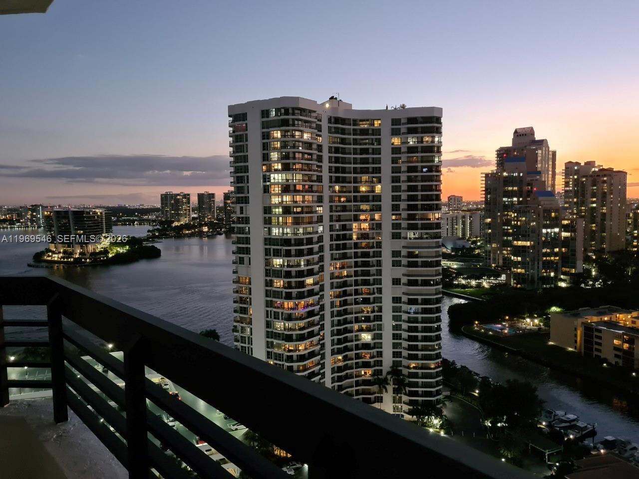 MYSTIC POINTE TOWER 400 C - Residential