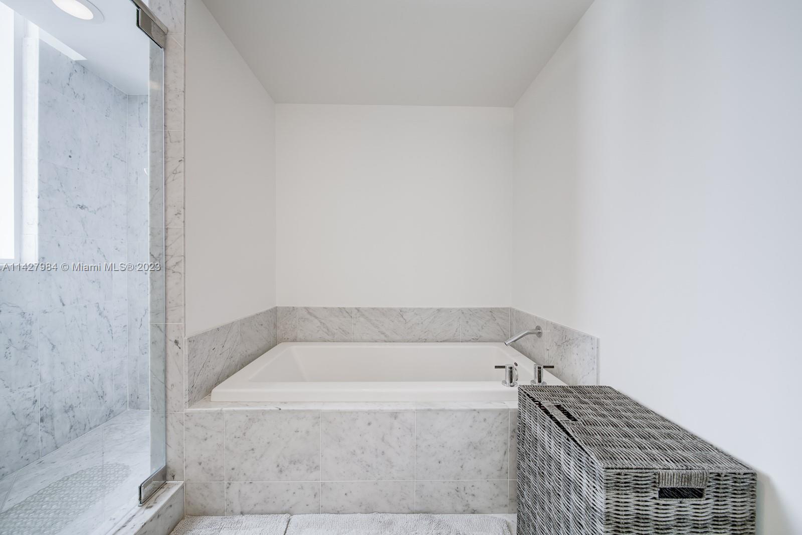 VIZCAYNE NORTH CONDO - Residential Lease