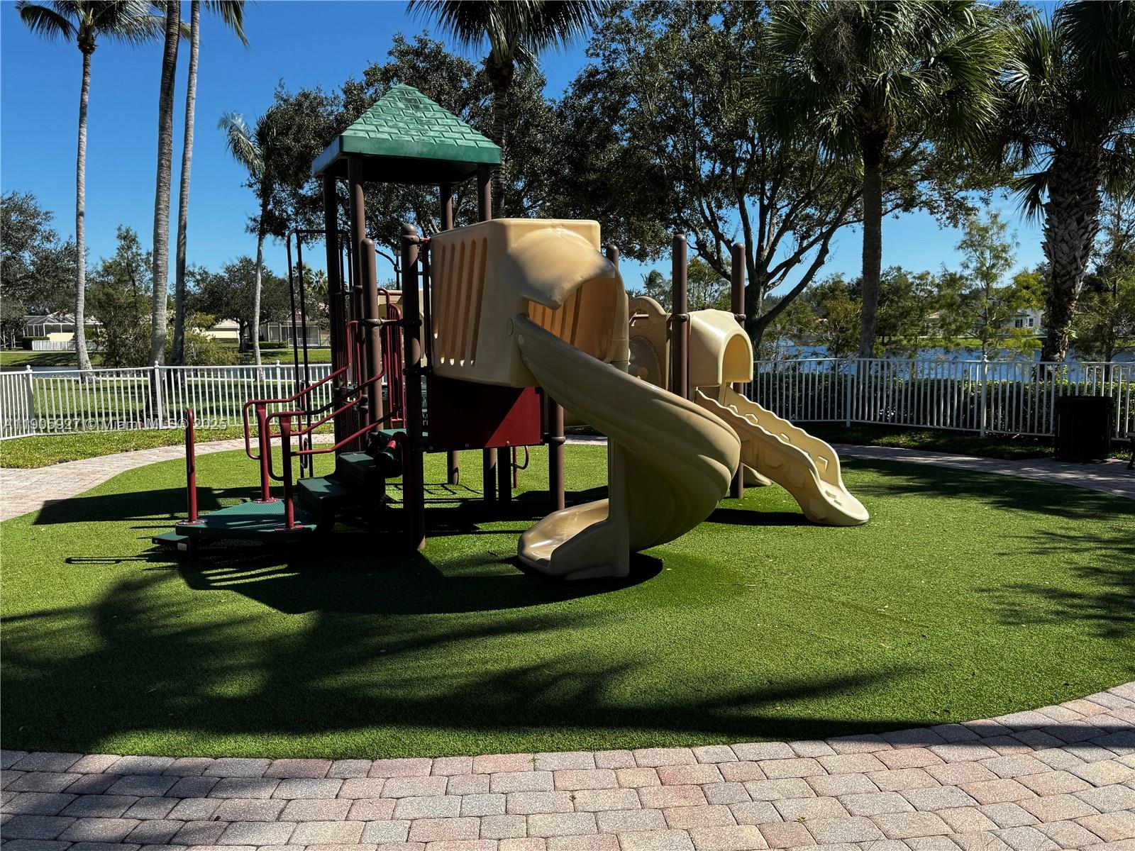 VILLAGEWALK OF WELLINGTON - Residential