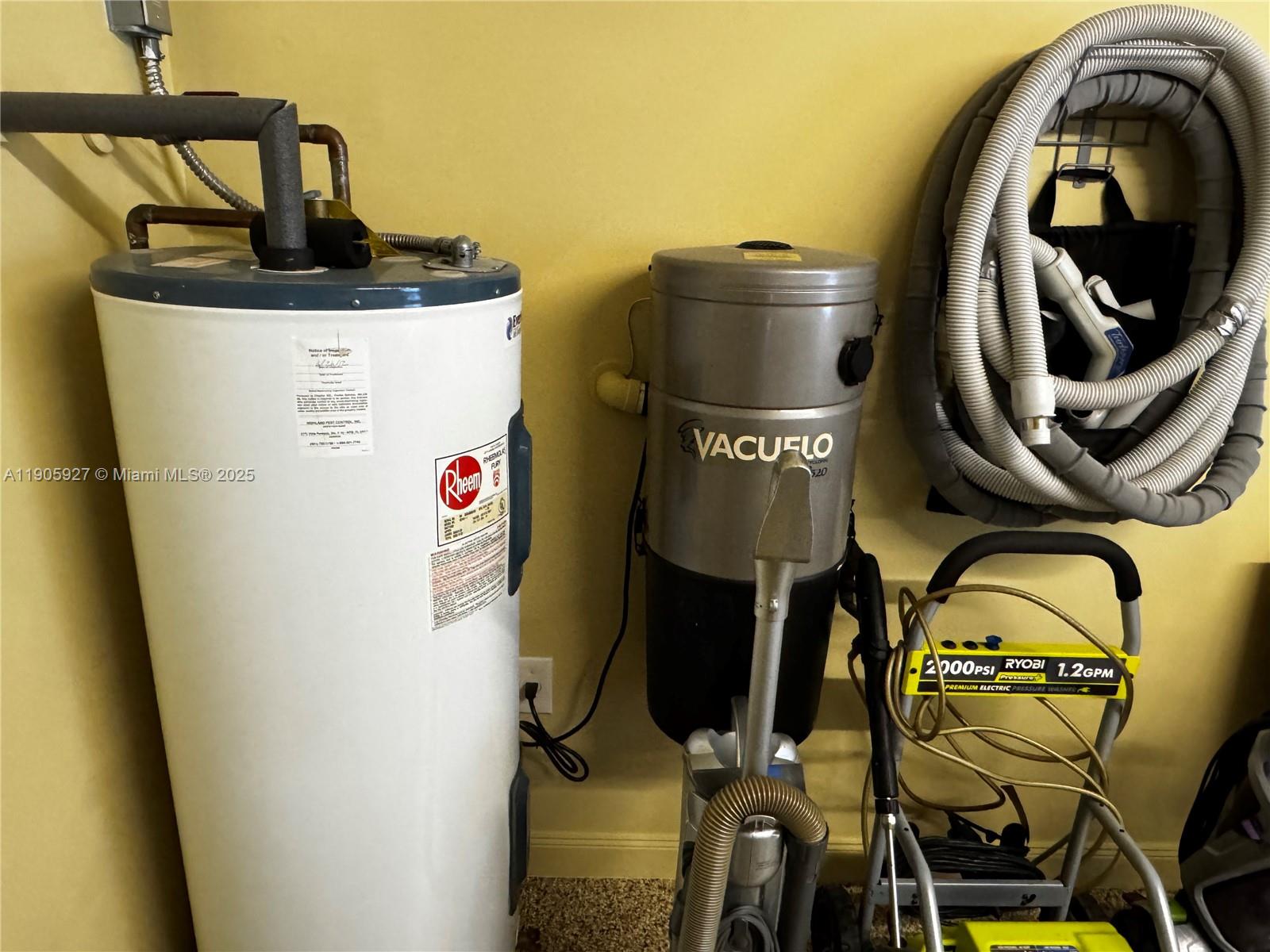 VILLAGEWALK OF WELLINGTON - Residential