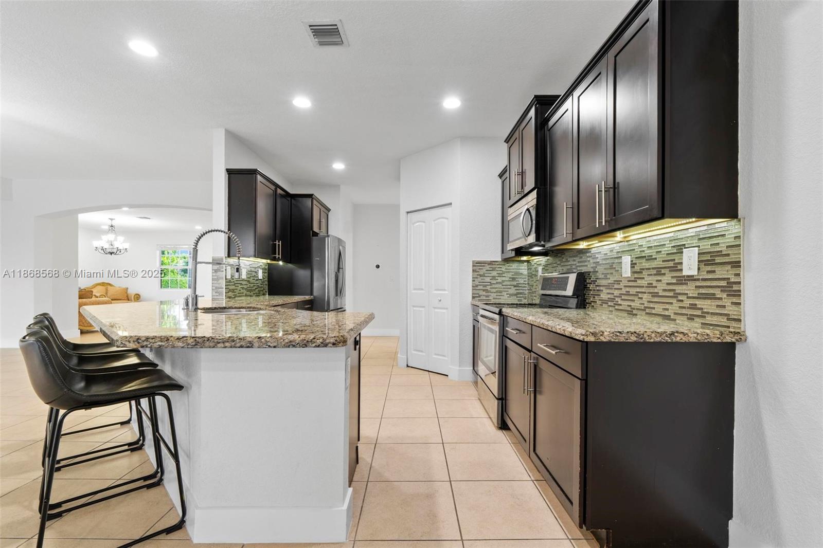 ESTATE MANSIONS 1ST ADDN - Residential Lease