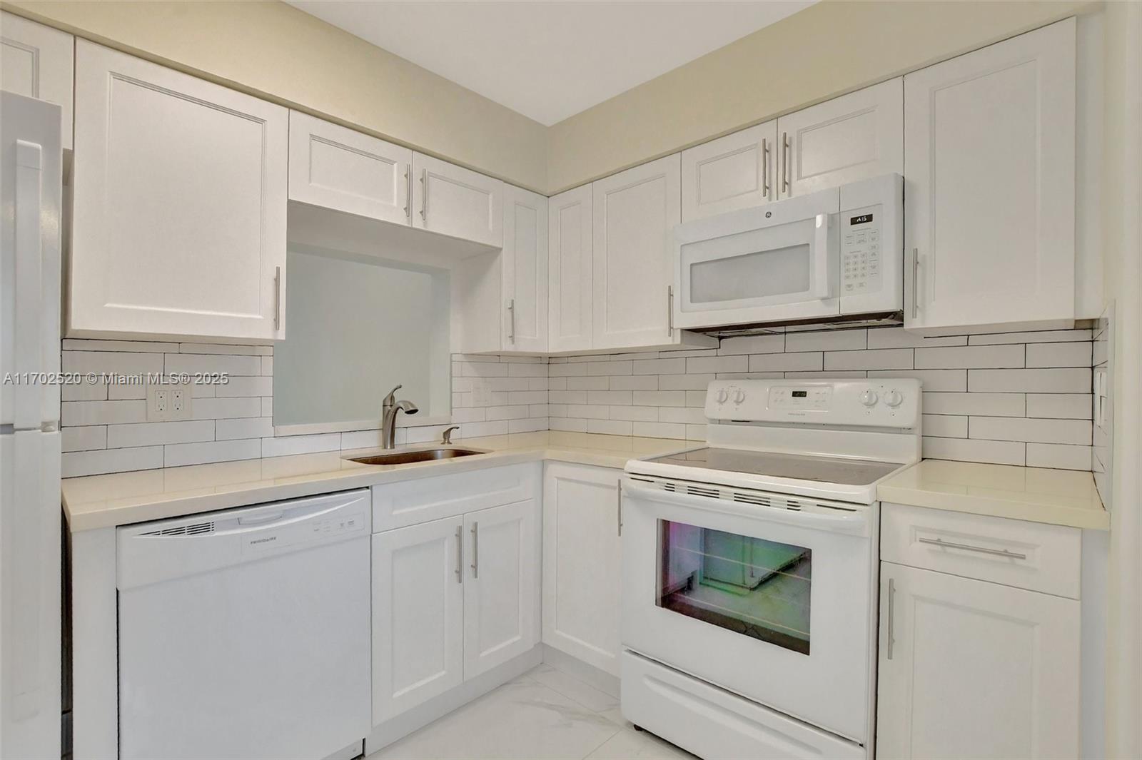 PALM LAKES CONDO - Residential