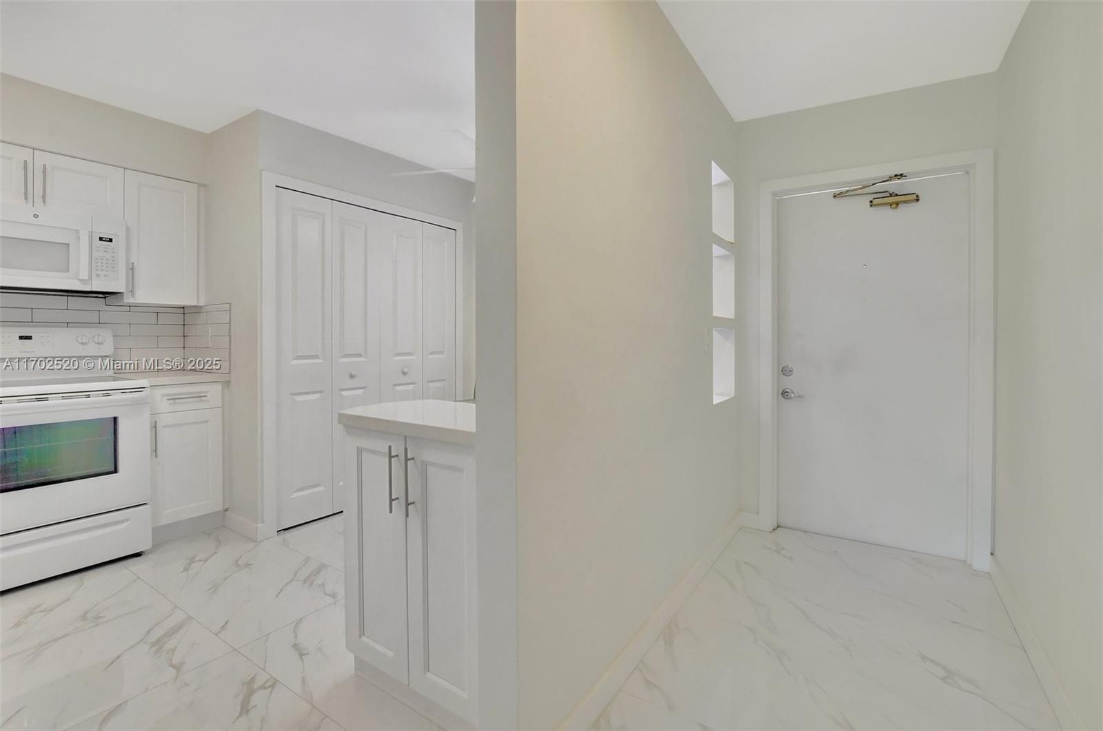 PALM LAKES CONDO - Residential