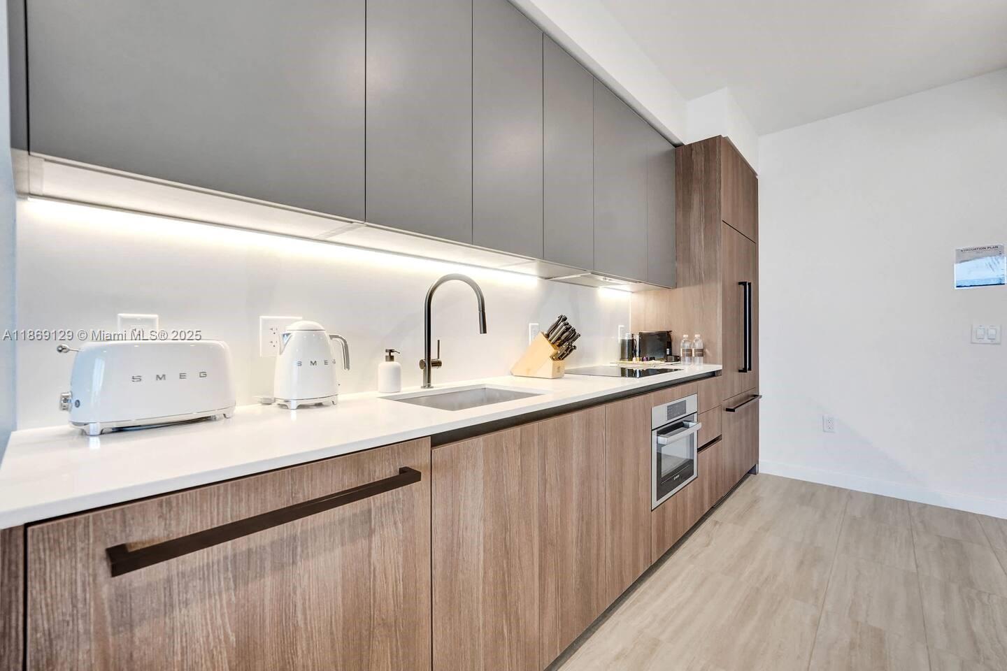 72 PARK - Residential