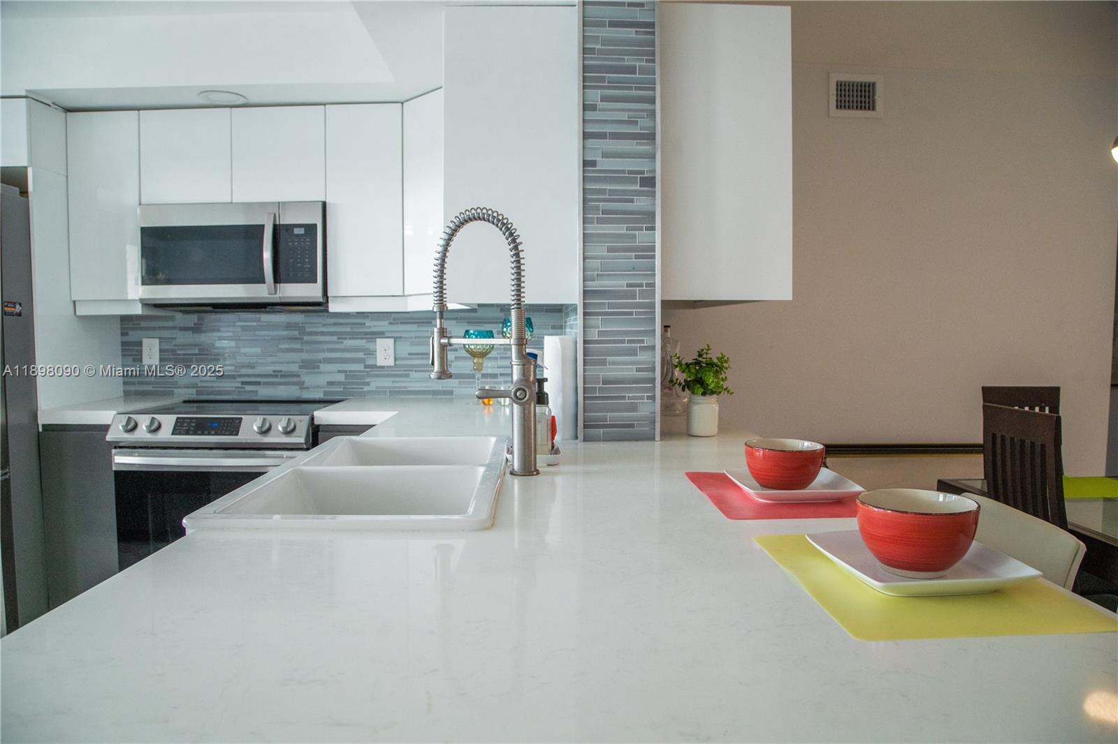 LUCAYA VILLAGE 1-D CONDO - Residential Lease