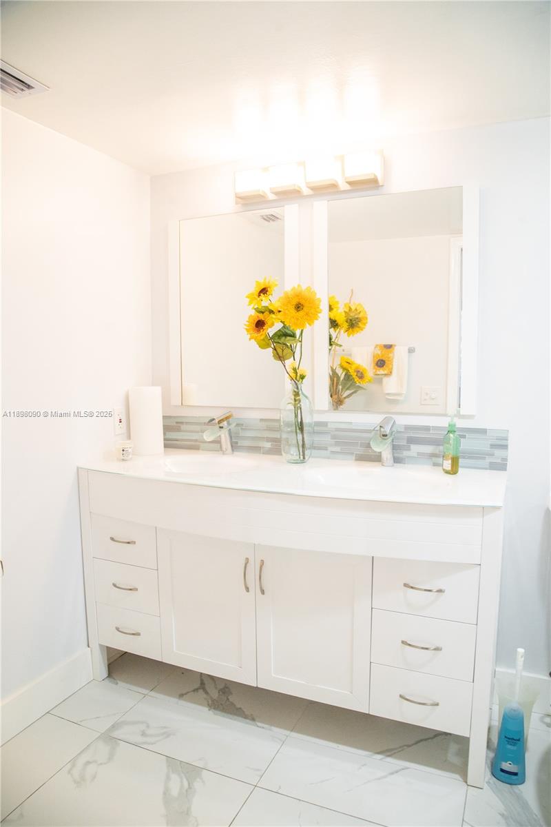 LUCAYA VILLAGE 1-D CONDO - Residential Lease