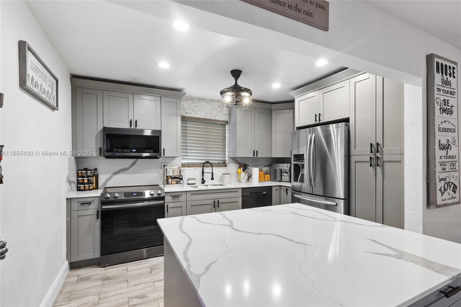 BIRD RD HIGHLANDS - Residential