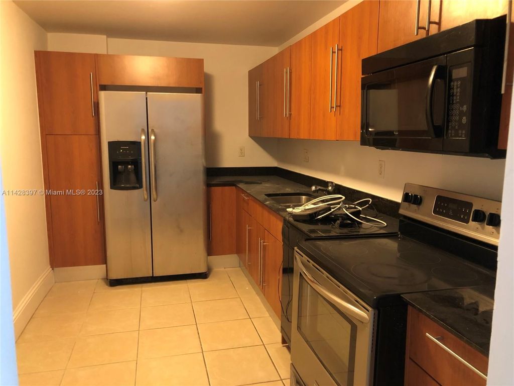 Photo of 3000 S Ocean Dr #1514, Hollywood, FL 33019 (MLS # A11428397)