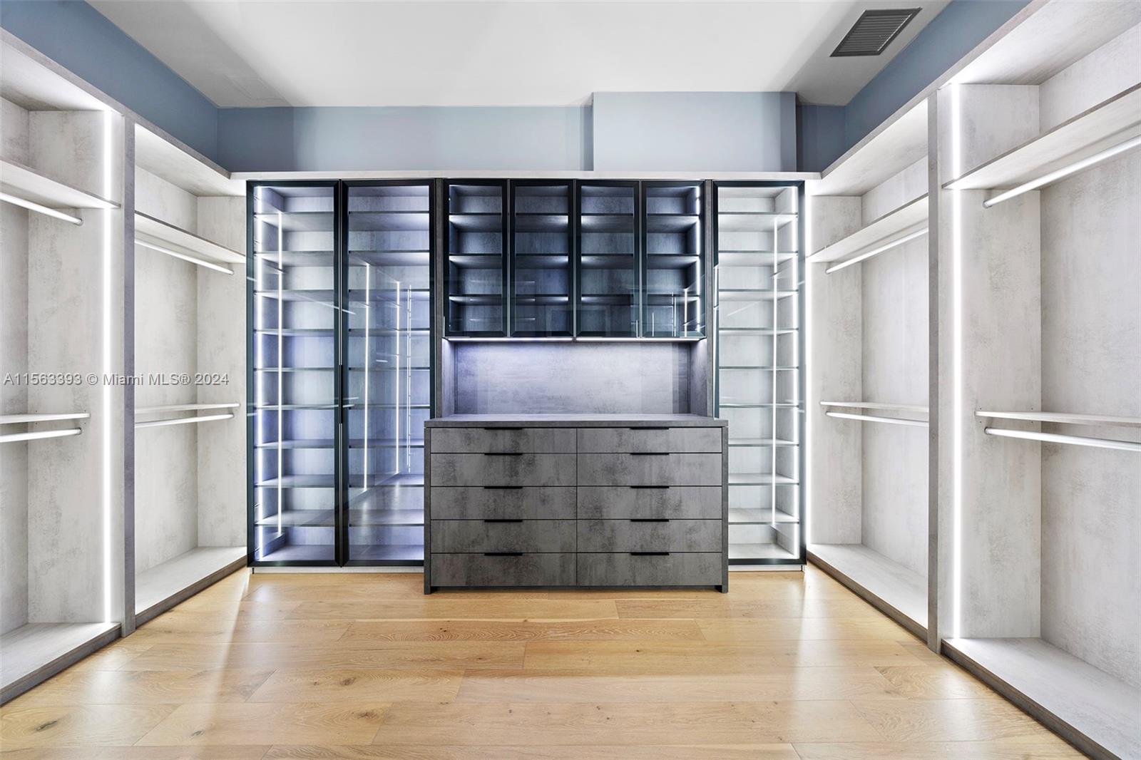 BISCAYNE BEACH CONDO - Residential