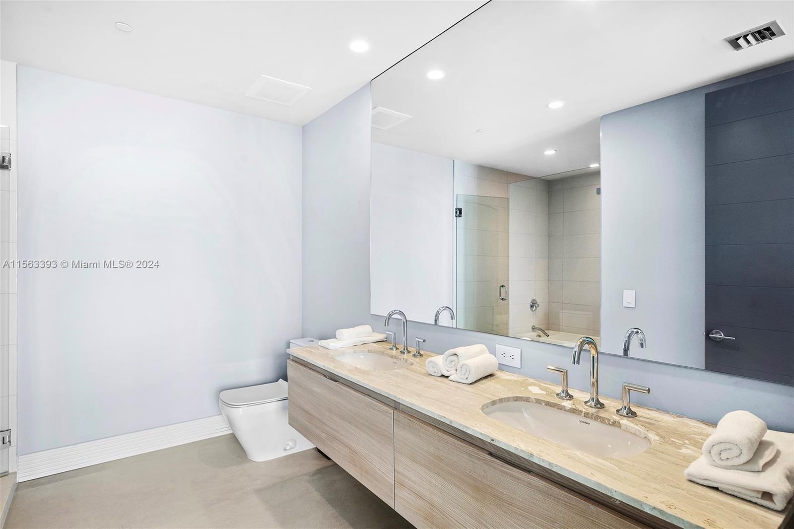 BISCAYNE BEACH CONDO - Residential