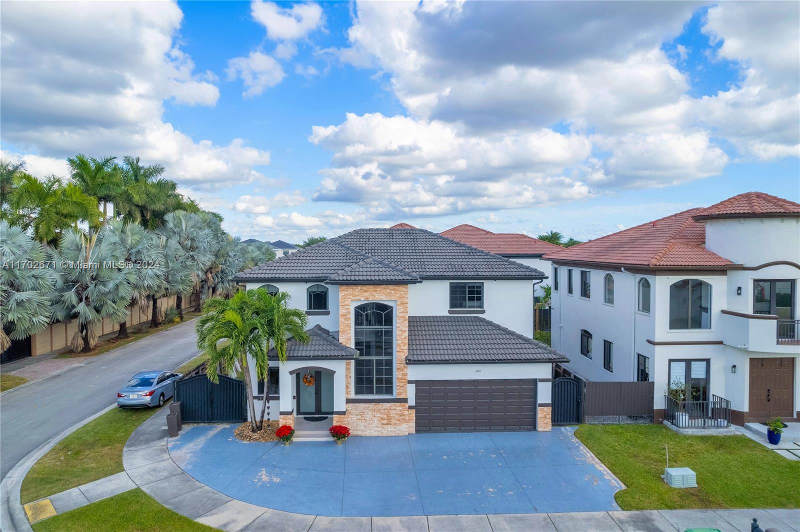 Don't miss the opportunity to own this beautiful corner lot home with pool and plenty of parking space, this property features doble garage, spacious back yard, 4 bedrooms and 3 1/2 bathrooms, high ceilings and formal dining room. NO HOA!!! close to Dolphin Mall and many restaurants.
MOTIVATED SELLER!!!
