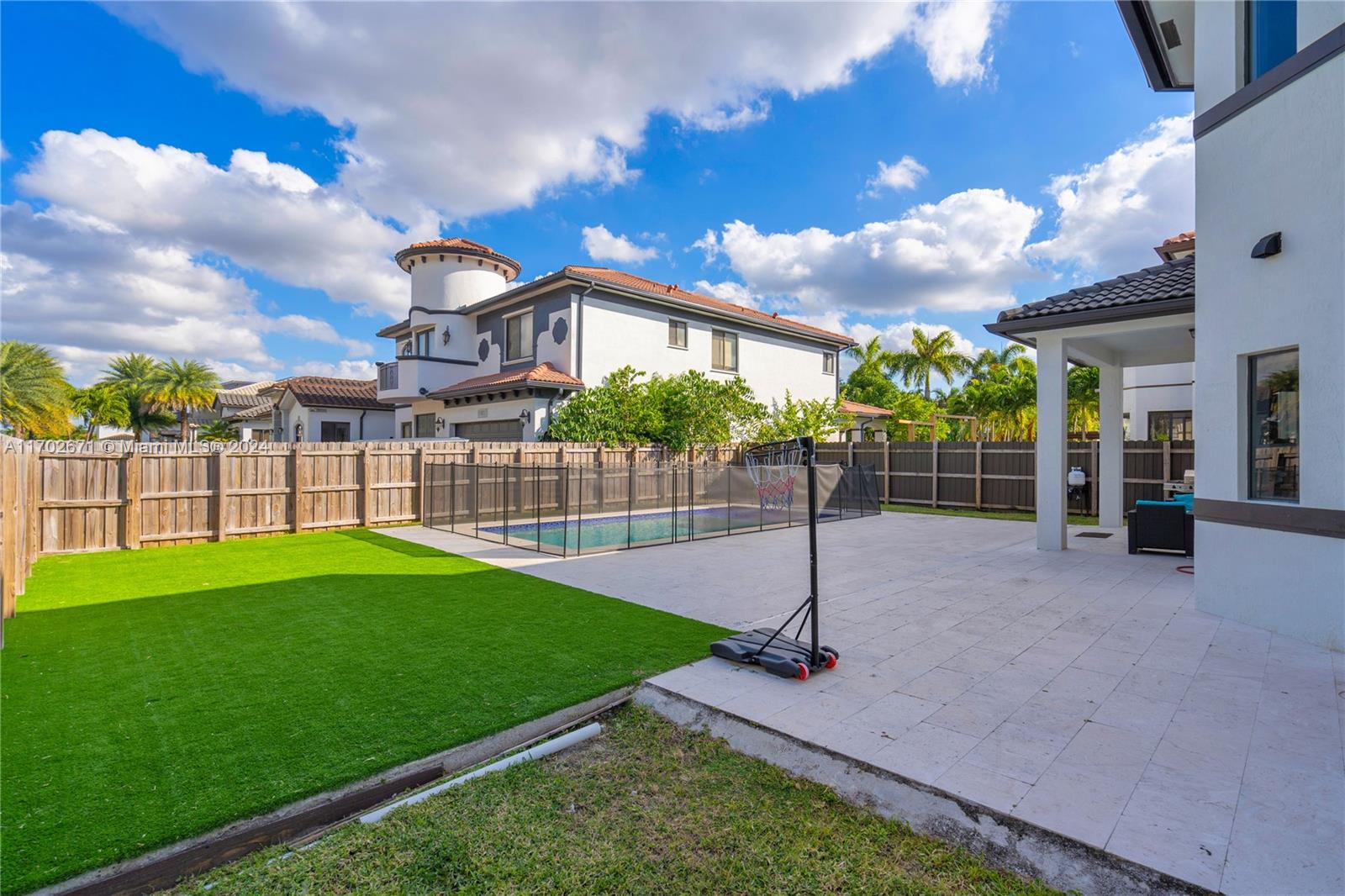 SION ESTATES - Residential