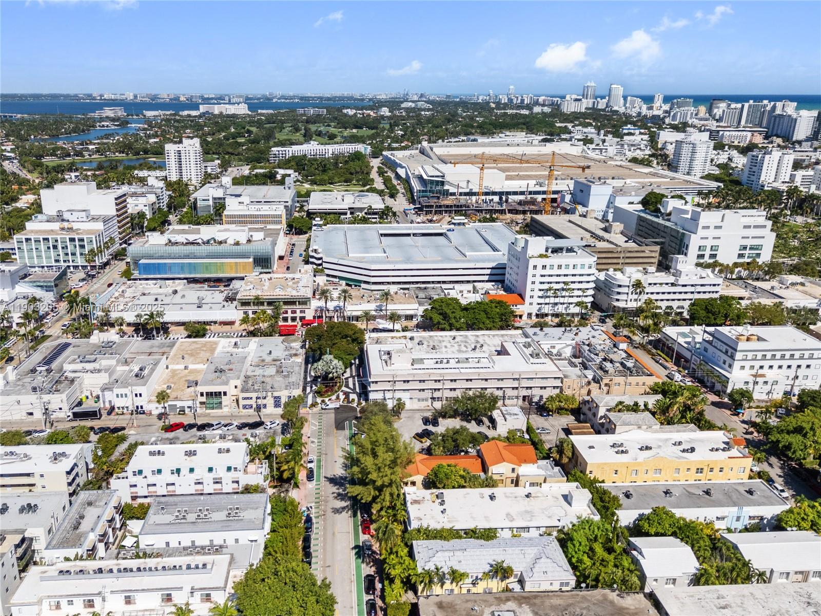 RESIDENCE 1611 CONDO - Residential
