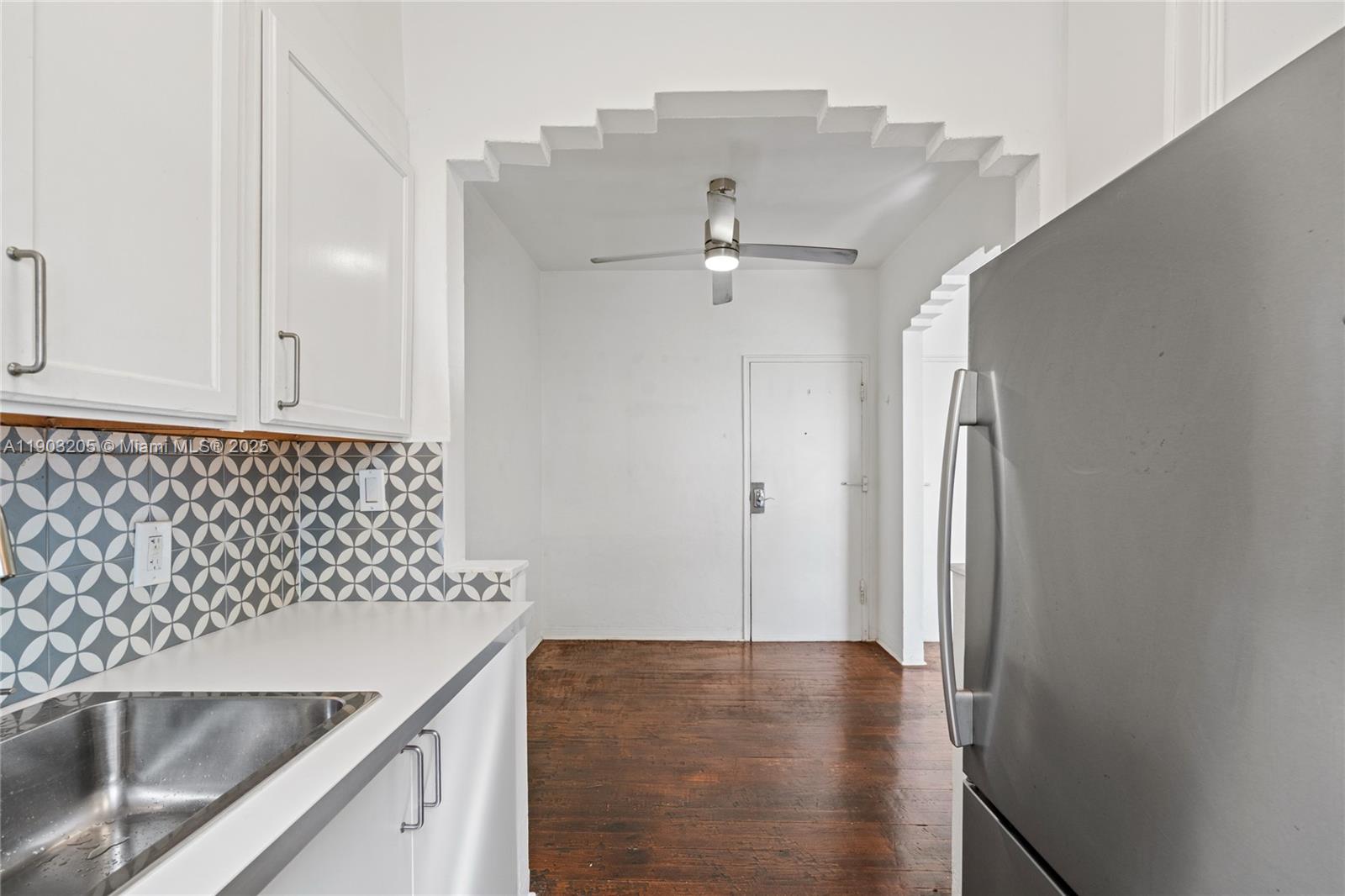 RESIDENCE 1611 CONDO - Residential