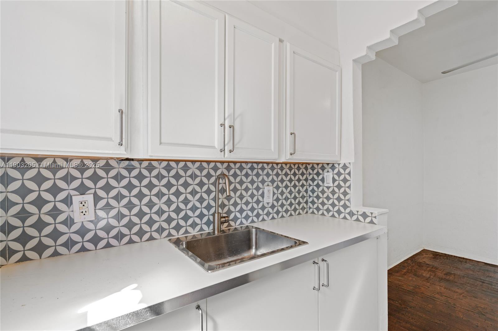 RESIDENCE 1611 CONDO - Residential