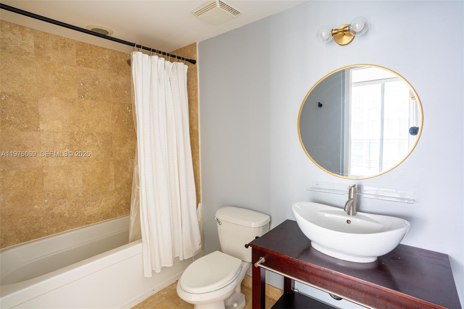 WIND CONDO - Residential Lease