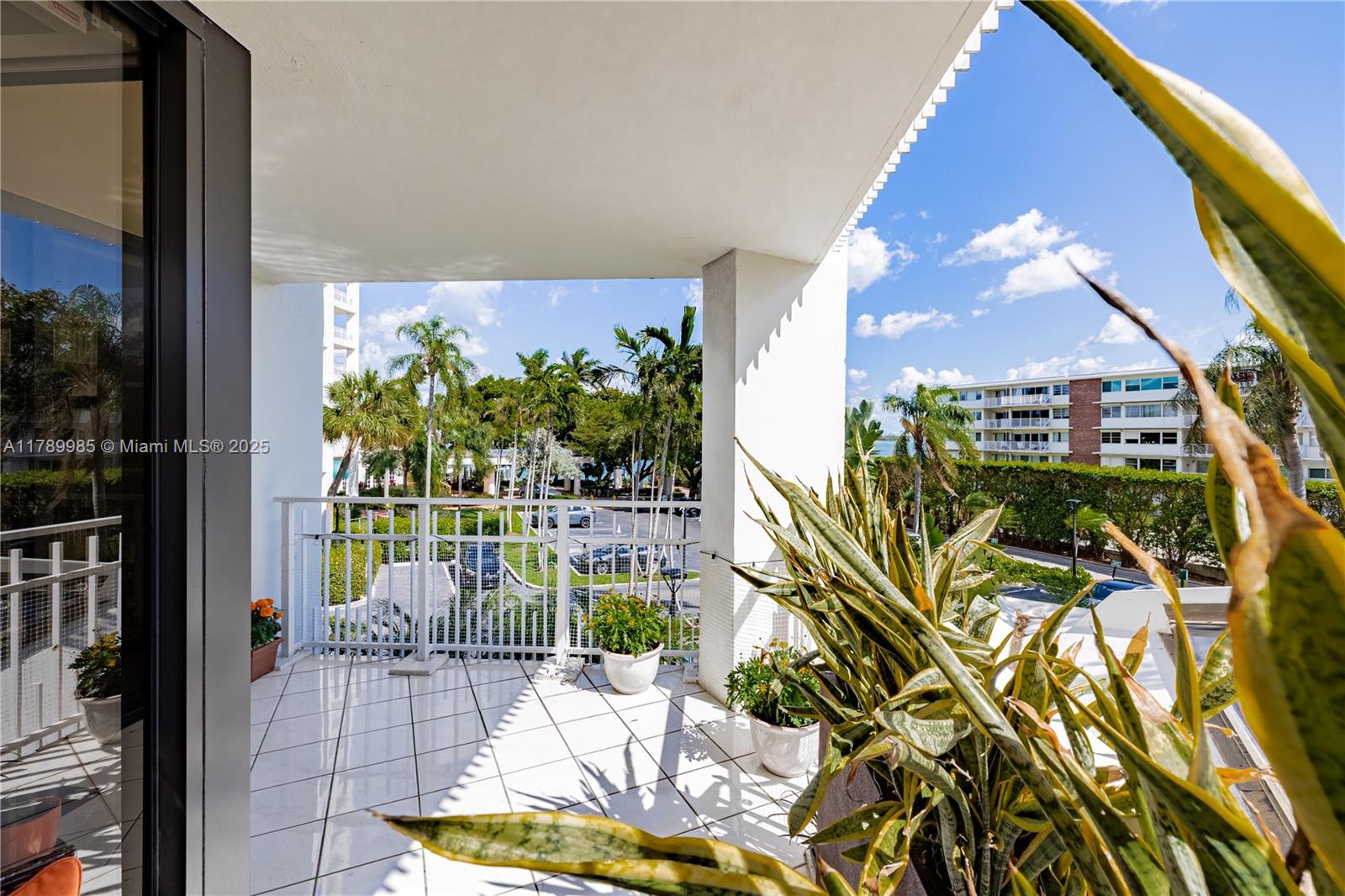 THE TOWERS OF QUAYSIDE CO - Residential Lease