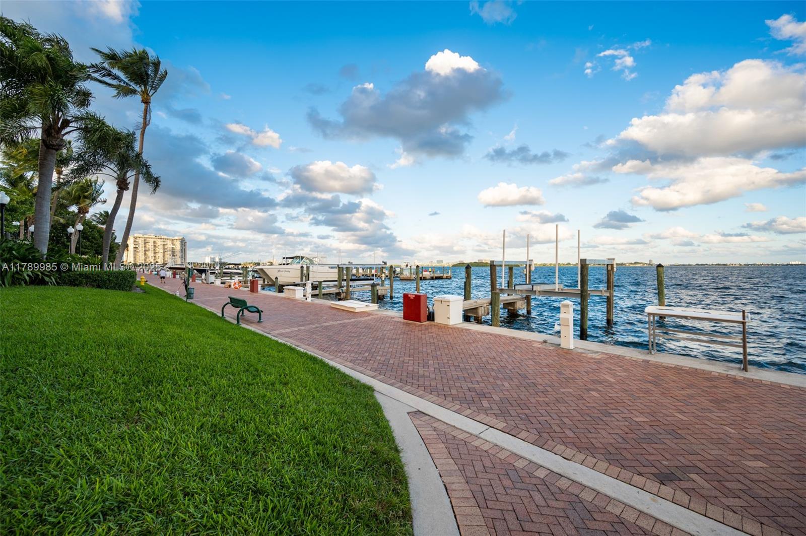 THE TOWERS OF QUAYSIDE CO - Residential Lease