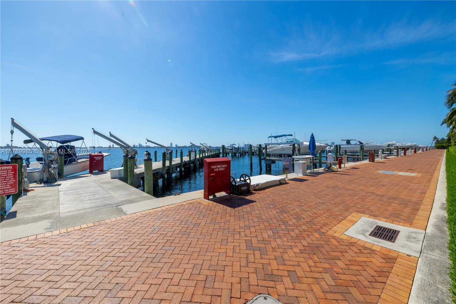 THE TOWERS OF QUAYSIDE CO - Residential Lease