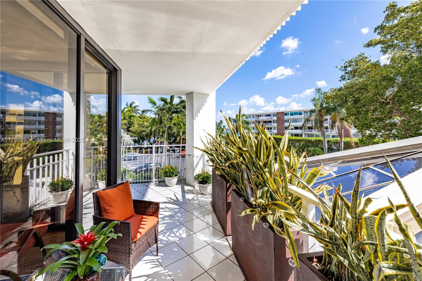THE TOWERS OF QUAYSIDE CO - Residential Lease