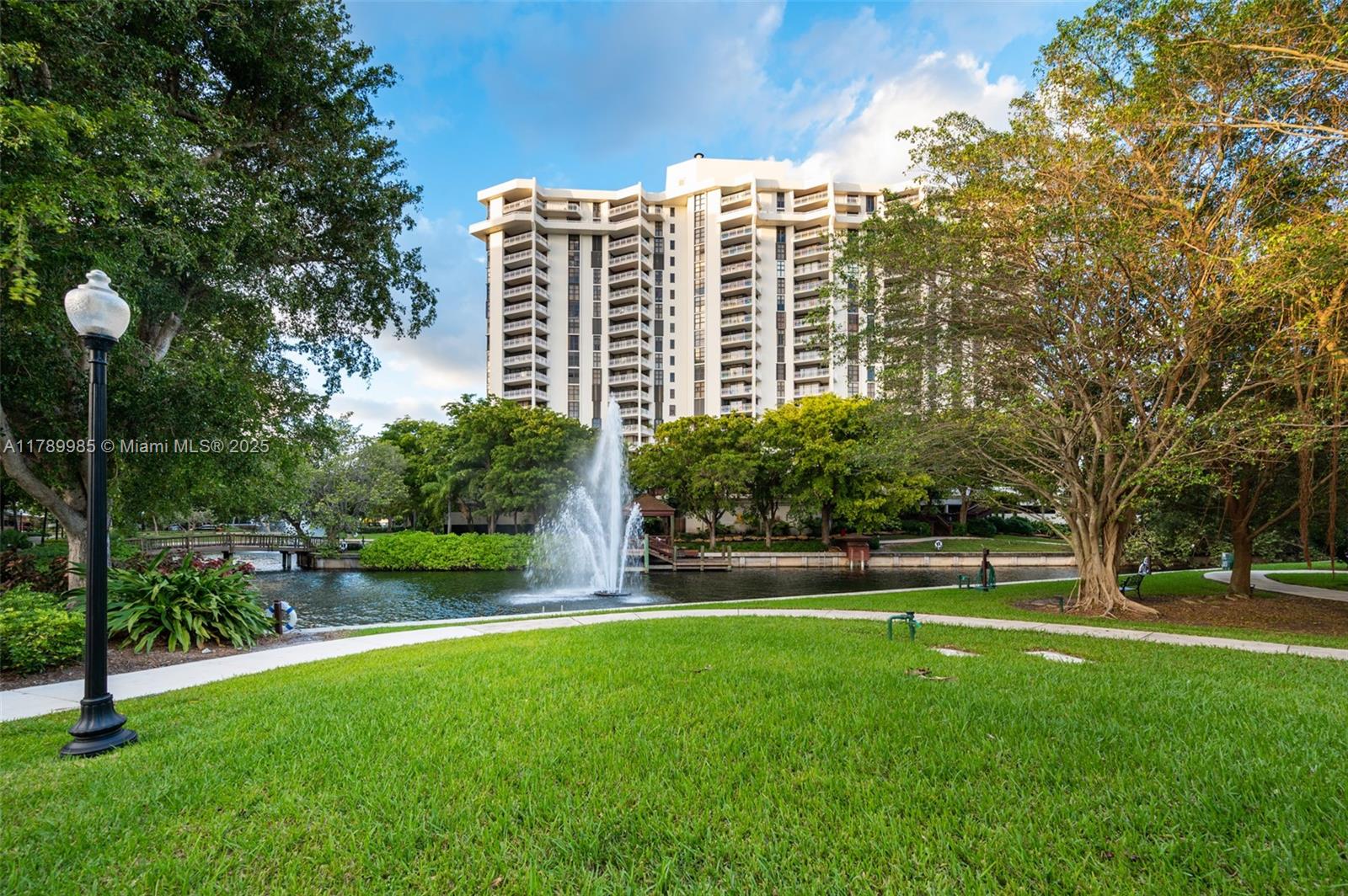THE TOWERS OF QUAYSIDE CO - Residential Lease