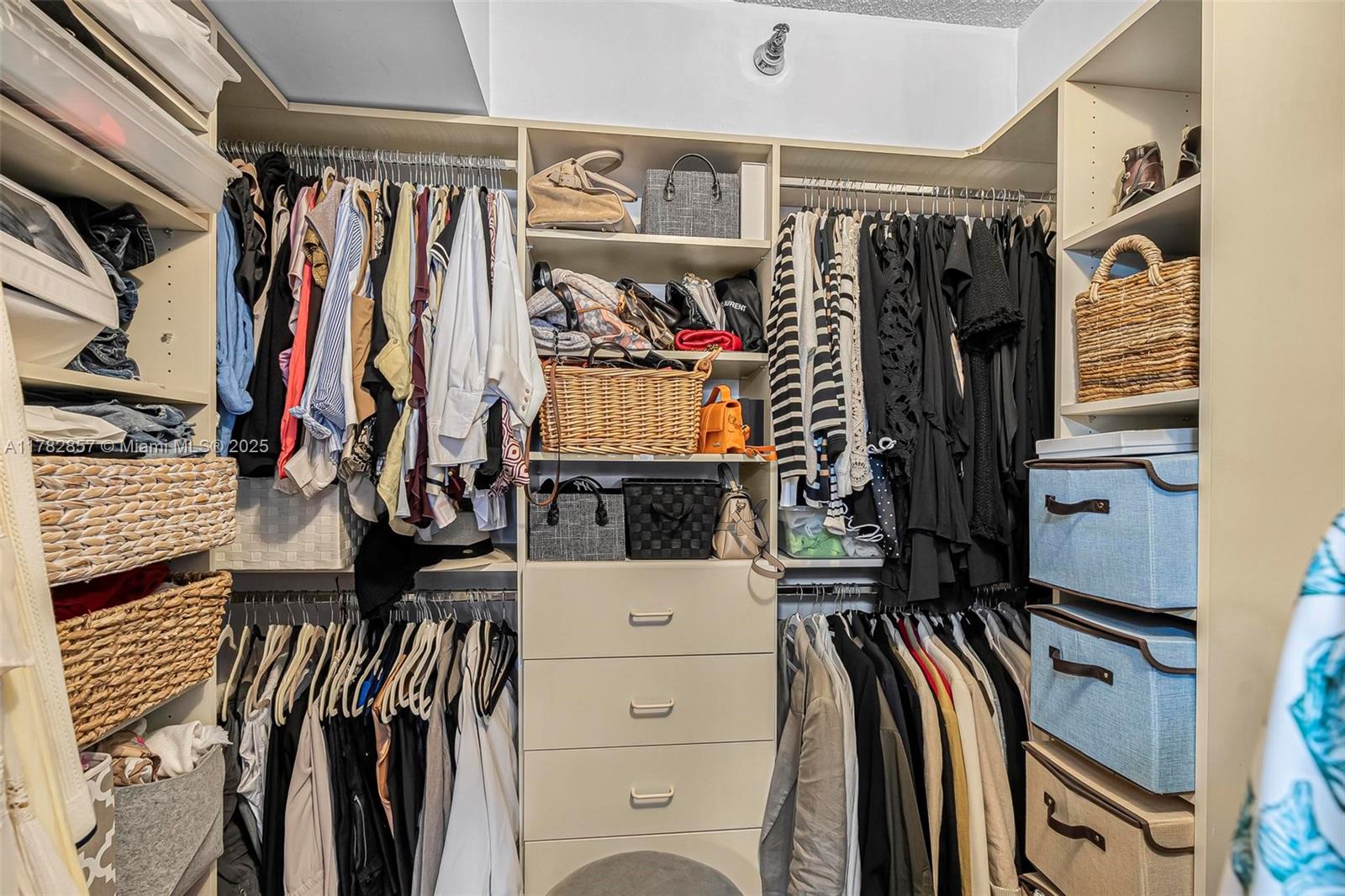 MYSTIC POINTE TOWER 400 C - Residential