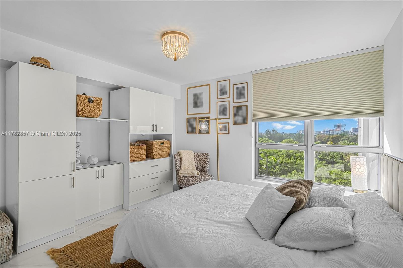 MYSTIC POINTE TOWER 400 C - Residential