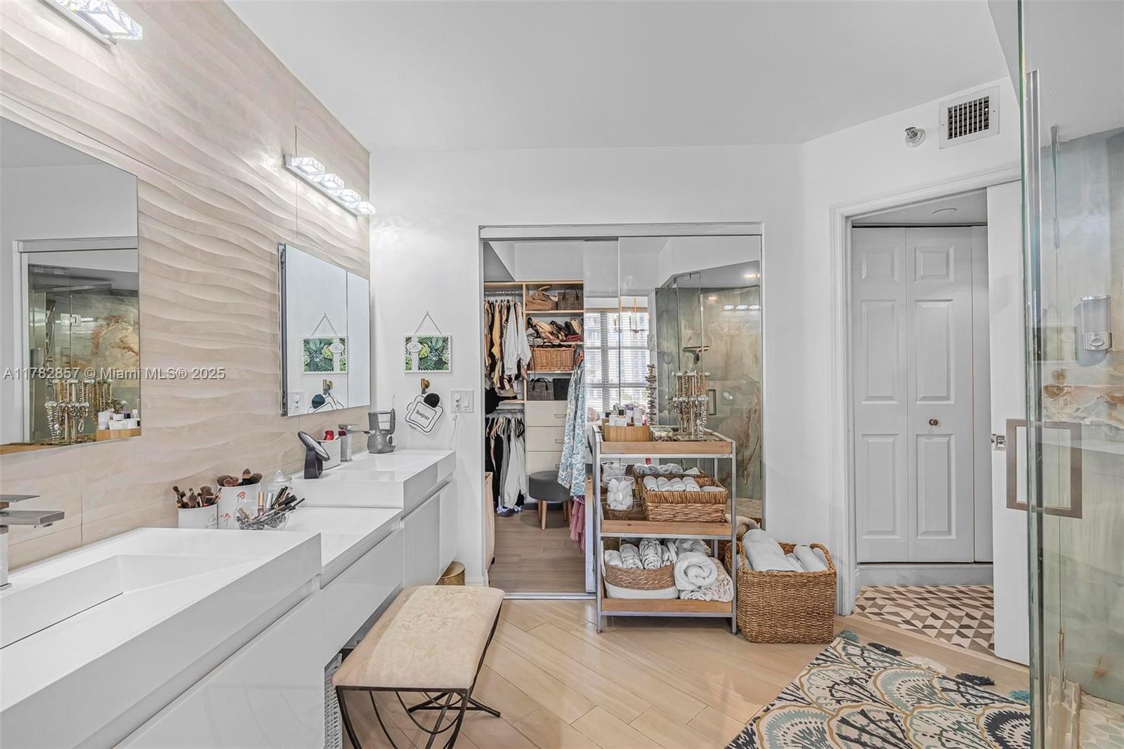 MYSTIC POINTE TOWER 400 C - Residential