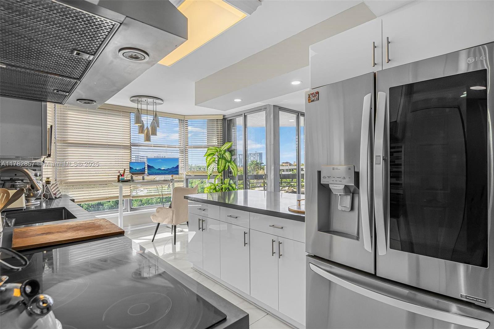 MYSTIC POINTE TOWER 400 C - Residential