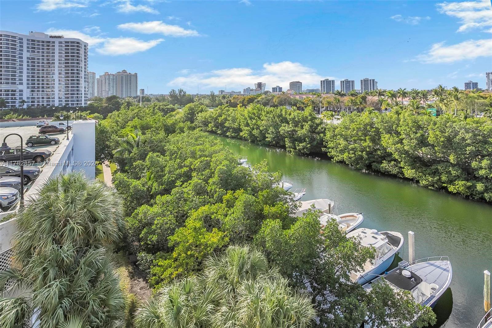 MYSTIC POINTE TOWER 400 C - Residential