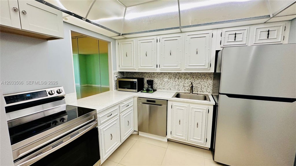 Photo of 800 Parkview Dr #506, Hallandale Beach, FL 33009 (MLS # A12033506)