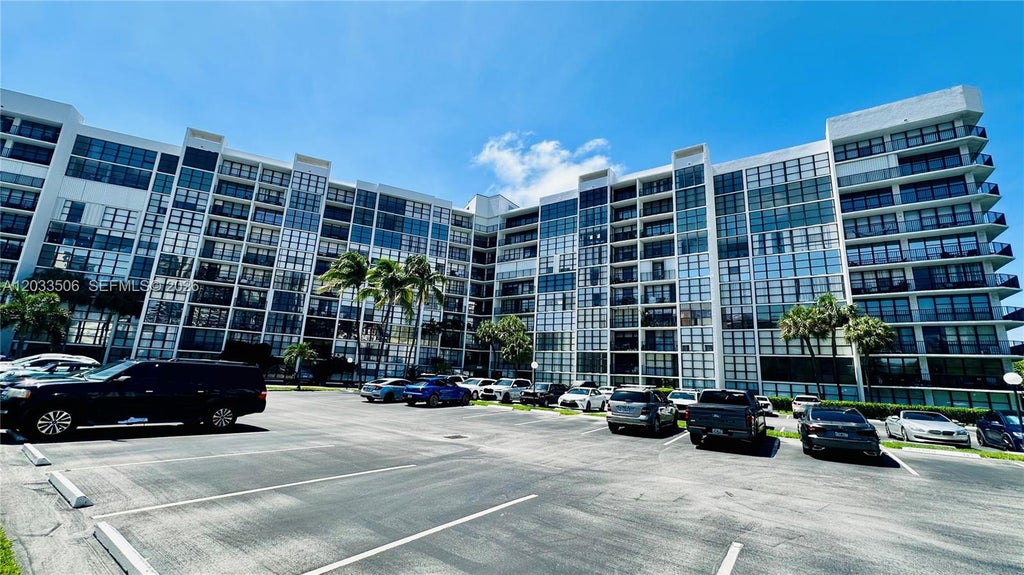 Photo of 800 Parkview Dr #506, Hallandale Beach, FL 33009 (MLS # A12033506)