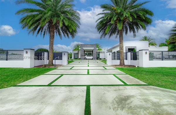 13052 NW 102ND AVE, HIALEAH GARDENS, FL 33018 - Image 85d25dc6bae3e2ebfe4e3c9f1612b04c/894964773