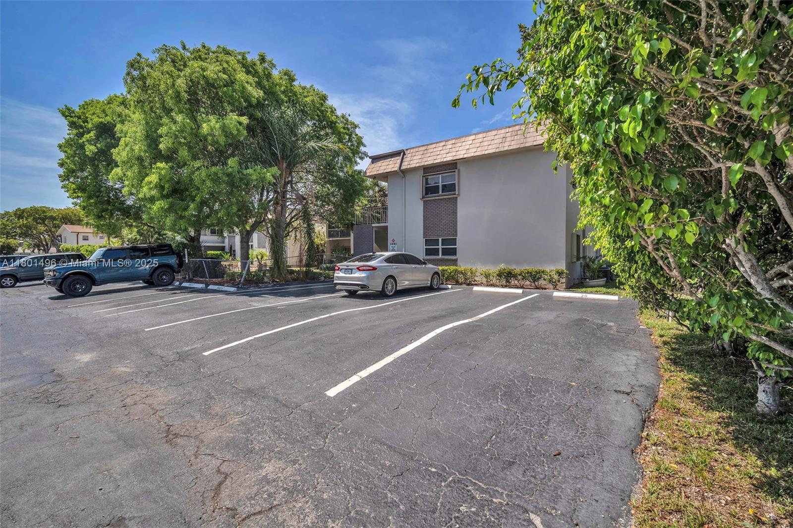 OAKLAND EAST MANORS CONDO - Residential