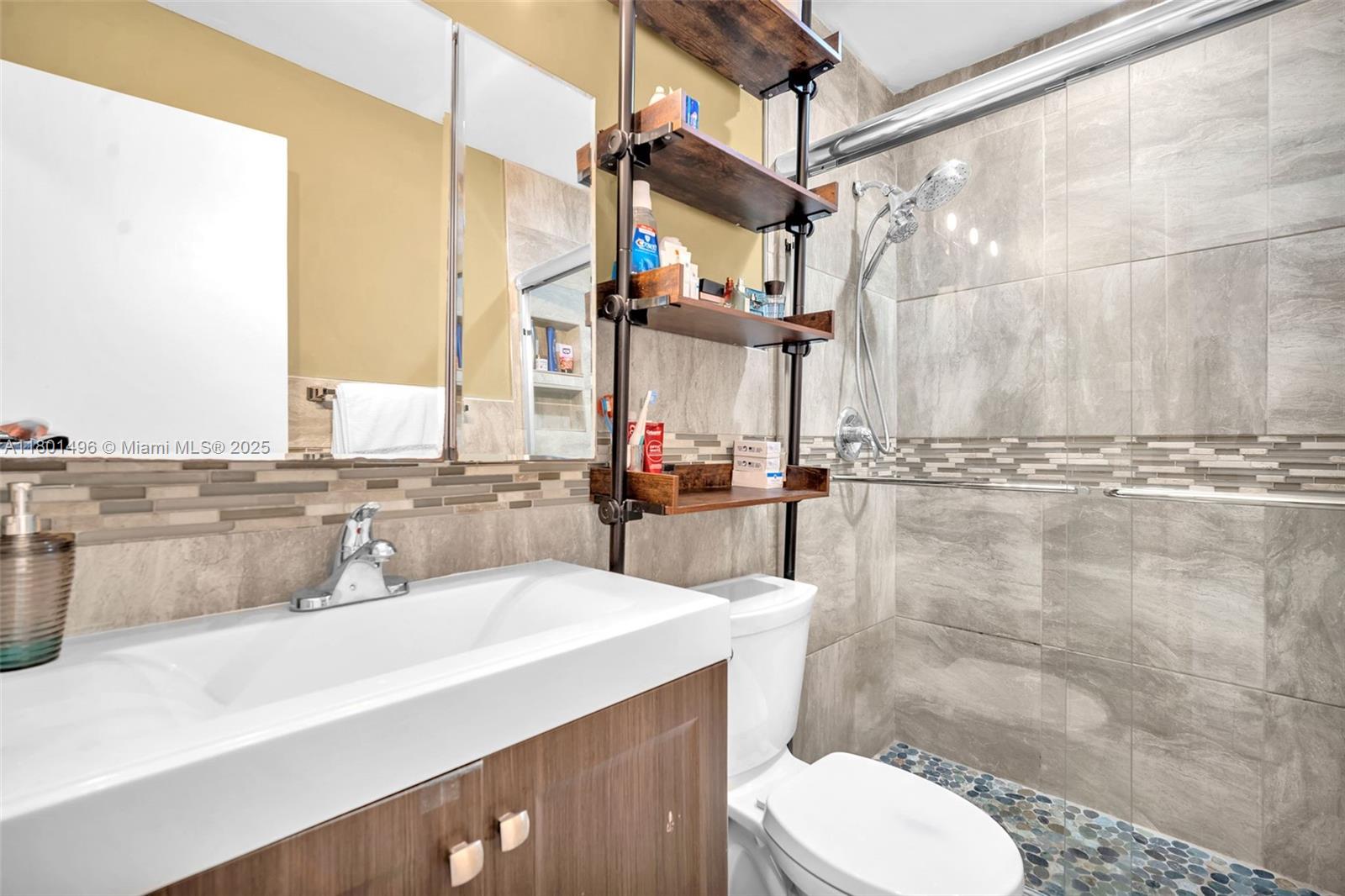 OAKLAND EAST MANORS CONDO - Residential