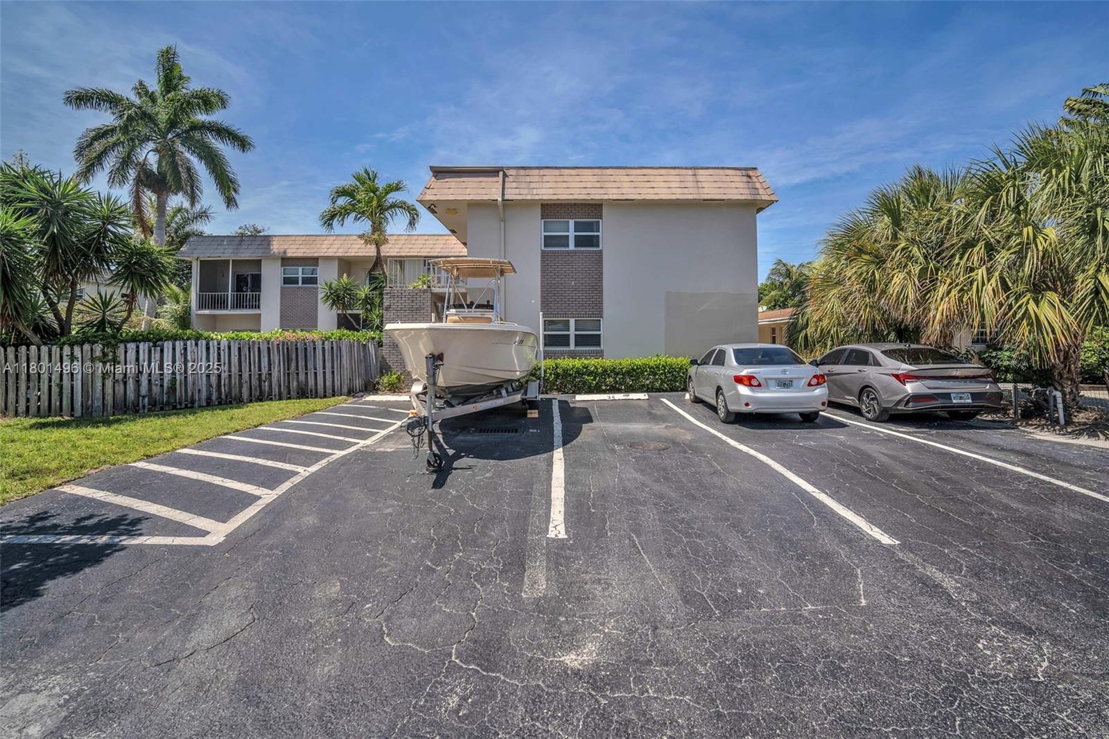 OAKLAND EAST MANORS CONDO - Residential